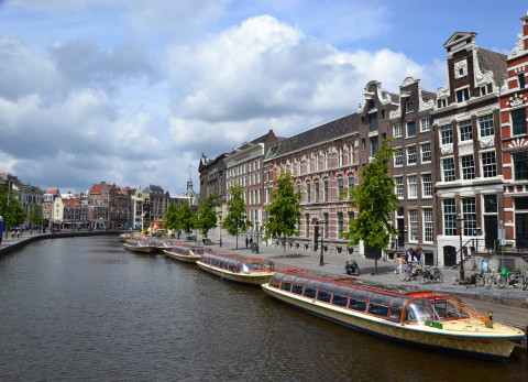 Rondvaartboten in Amsterdam tijdens de pandemie
